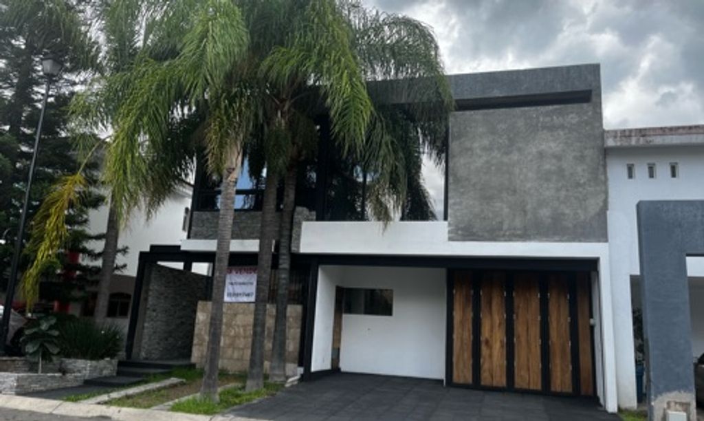 Casa en venta en coto Plumbago
