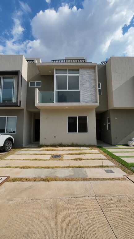 Casa en Renta en Abié Residencial, col. Valle Imperial, Zapopan