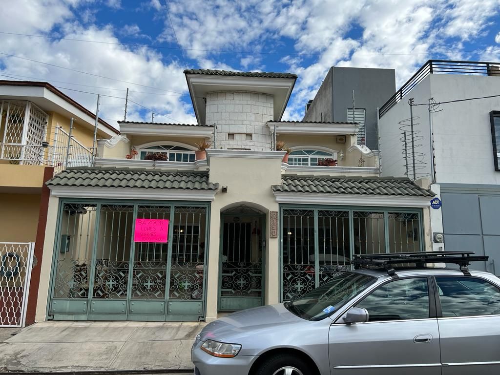 CASA CON 3 RECÁMARAS EN PLANTA BAJA